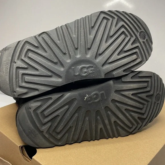 Ugg Australia Women Suede boots shoes sz 37 - Picture 9 of 11